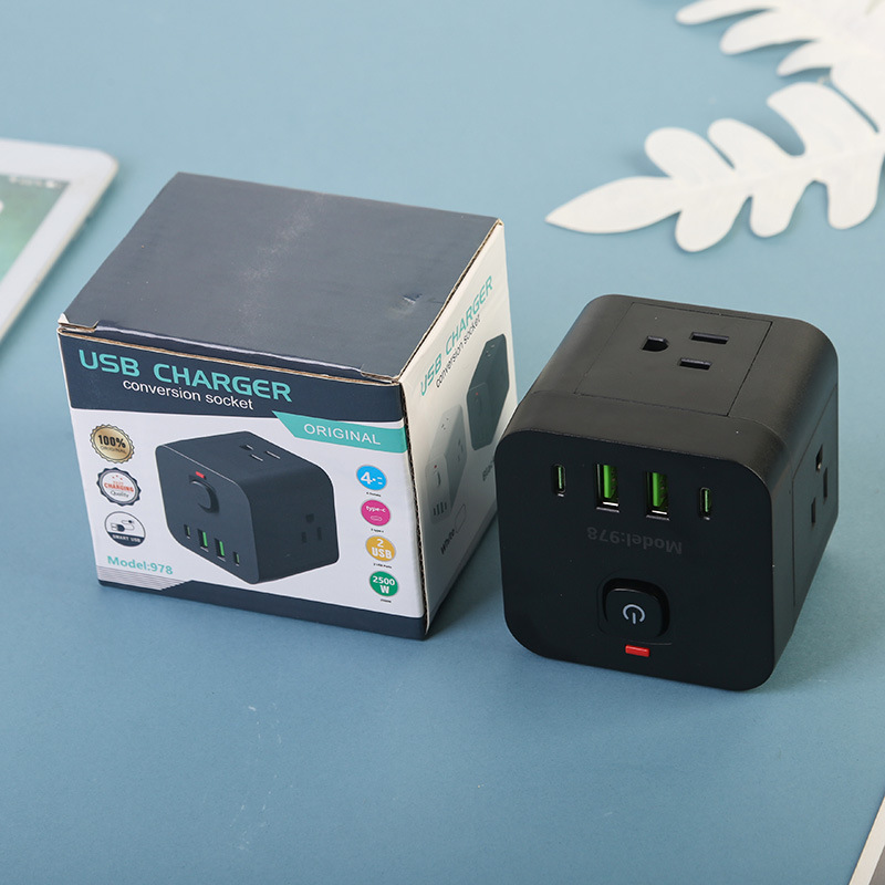 Rubik Cubo de conexión de estilo americano estándar americano 2USB + 2Type-c caja neutral paquete blanco y negro con luz bicolor