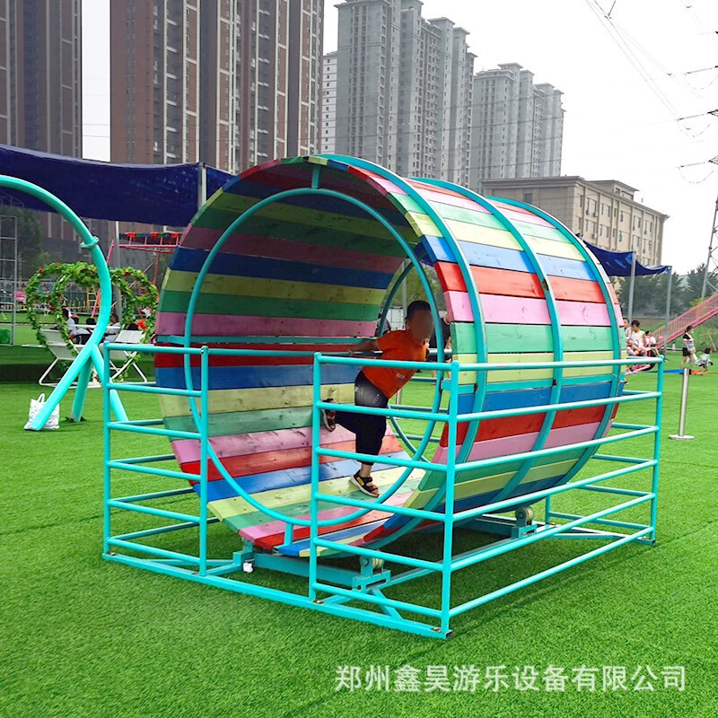 Аттракцион «Пигги Ран» — самоходные американские горки с деревьями сакуры, популярный аттракцион без электропривода.