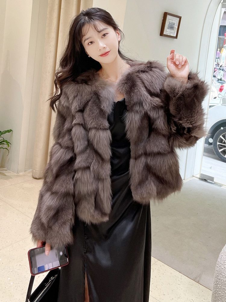2025 Winter New Style Fox Fur Outwear Women's Short Style Young Fashion High-End Internet Celebrity Thickeneded Imitation Fur Outwear