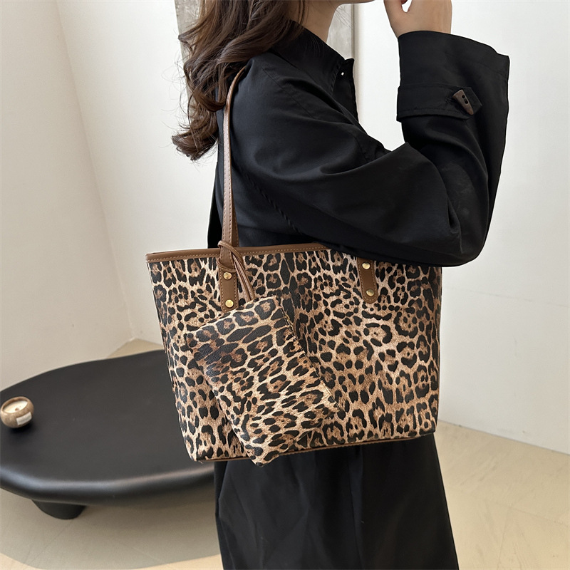Retro viaje leopardo bolso axilar otoño 2024 nueva moda moda personalidad temperamento bolso de hombro