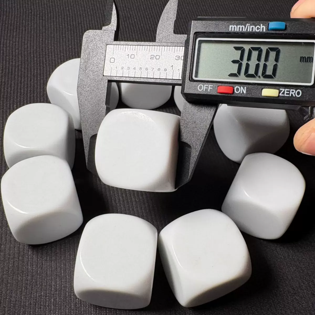 定制3cm30mm雕刻丝印UV印刷彩色图案亚克力圆角骰子亚克力骰子