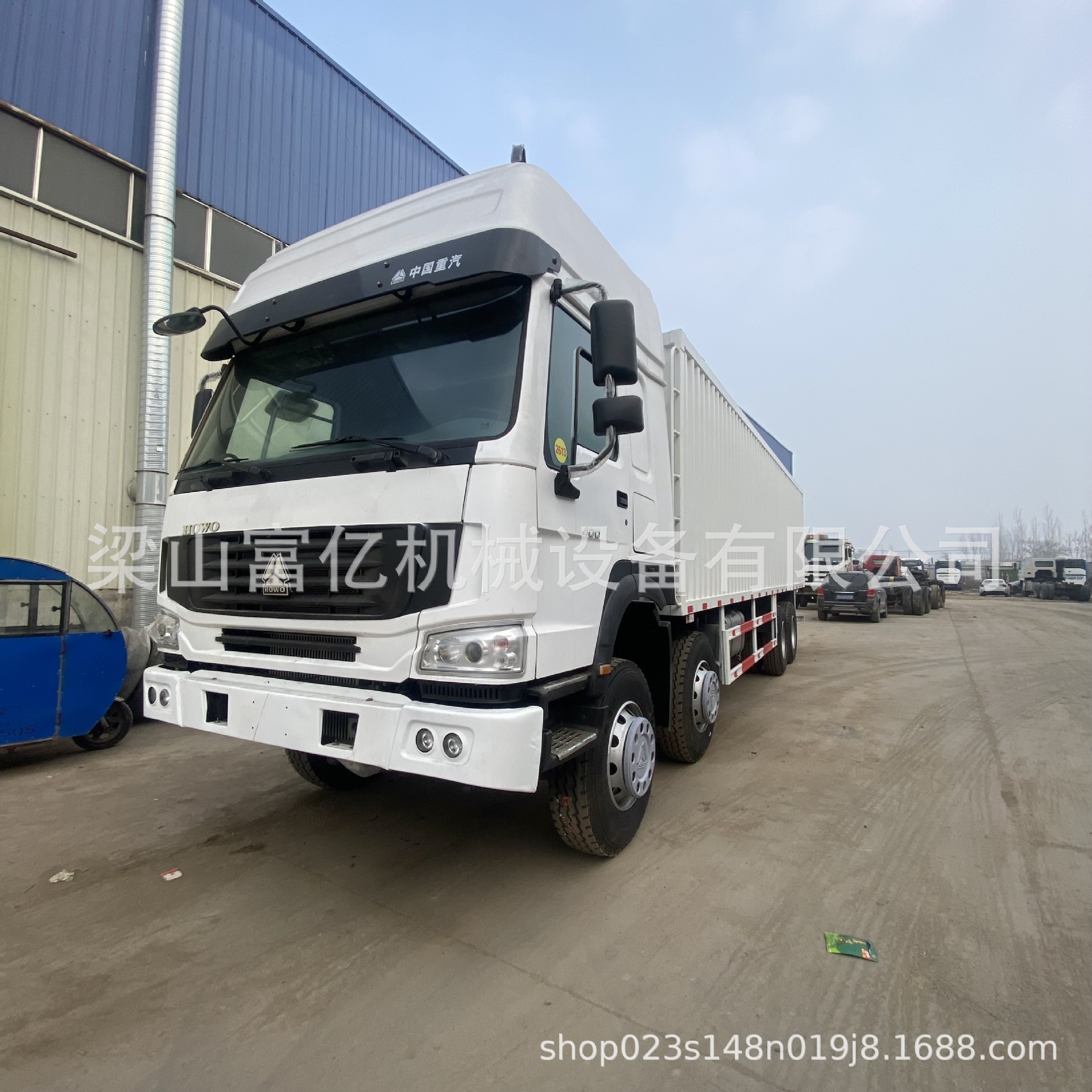 Exported to Africa: Sinotruk Howo Box-Type Truck with 12 Wheels (Four Front, Eight Rear), High Horsepower, Remanufactured Container Truck