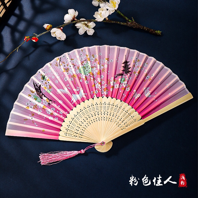 古代のチャイナドレスの女性の漢服の子供のダンスの桜の扇の中国風の夏は桃の花の扇子を身につけて古風を扇に折ります。|undefined