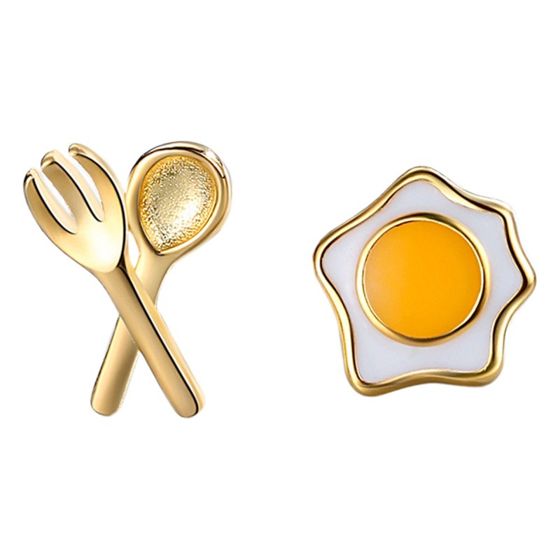 S925 plata esterlina diversión cuchillo tenedor huevo escalfado pendientes asimétricos moda de las mujeres ins estilo vigoroso desayuno diseño de las mujeres sentido