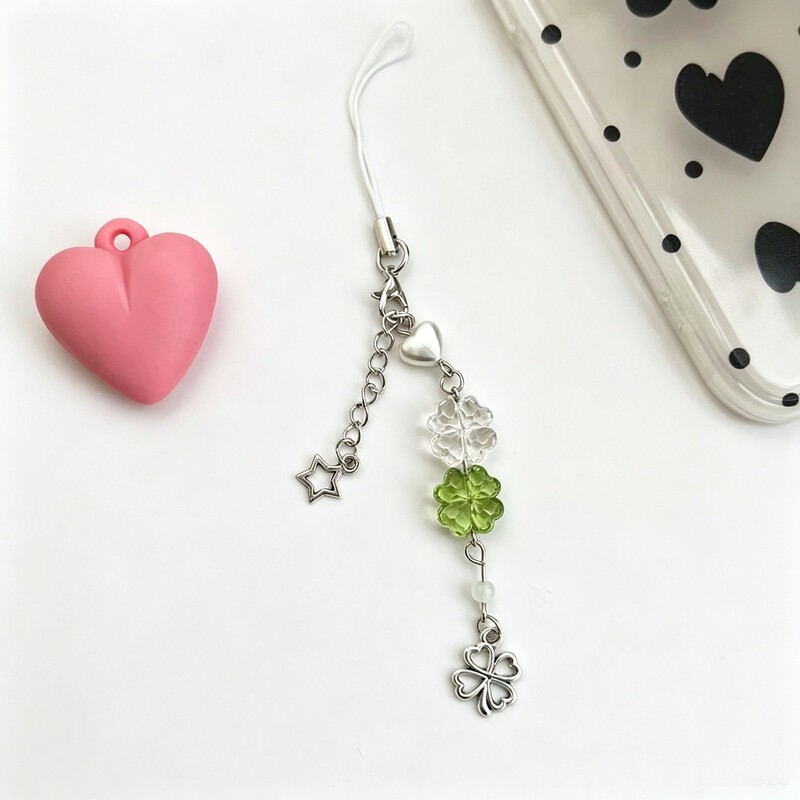 Lucky four-leaf clover phone chain, acrylic heart and star pendant lanyard, niche ccd bag accessories wholesale Lucky four-leaf clover phone chain, acrylic heart and star pendant lanyard, niche ccd bag accessories wholesale