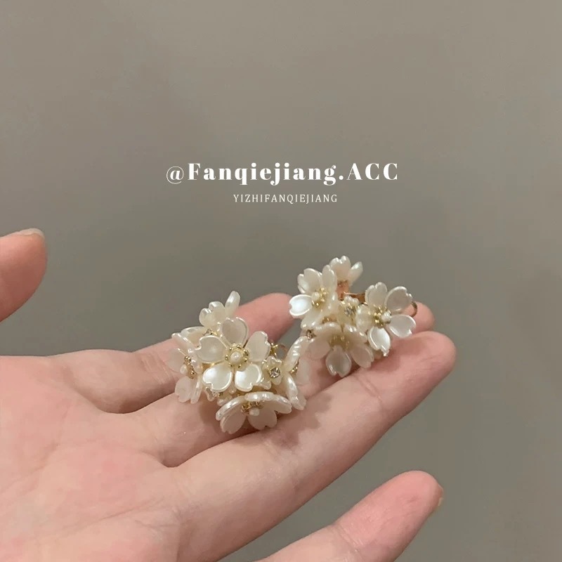 銀針樹脂フラワーライスビーズフラワークラスターイヤリング、小さくて新鮮で甘いイヤリング、ファッショナブルで多用途なデザインのニッチイヤリング|undefined