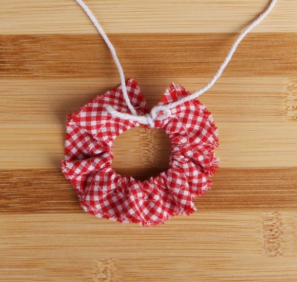 Retro ruffle collar (red check)