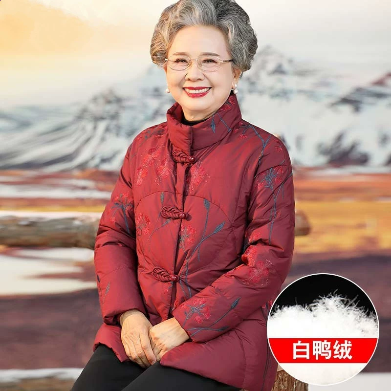 Пожилой пуховик женский короткий натальный год мама зимняя куртка