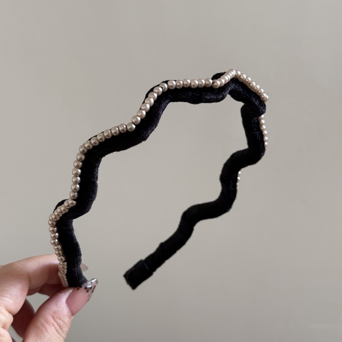 Women's Gender Pearl Velvet Wave Hairband Simple Autumn Winter Asymmetric Women's Hair Clip Hair Accessory