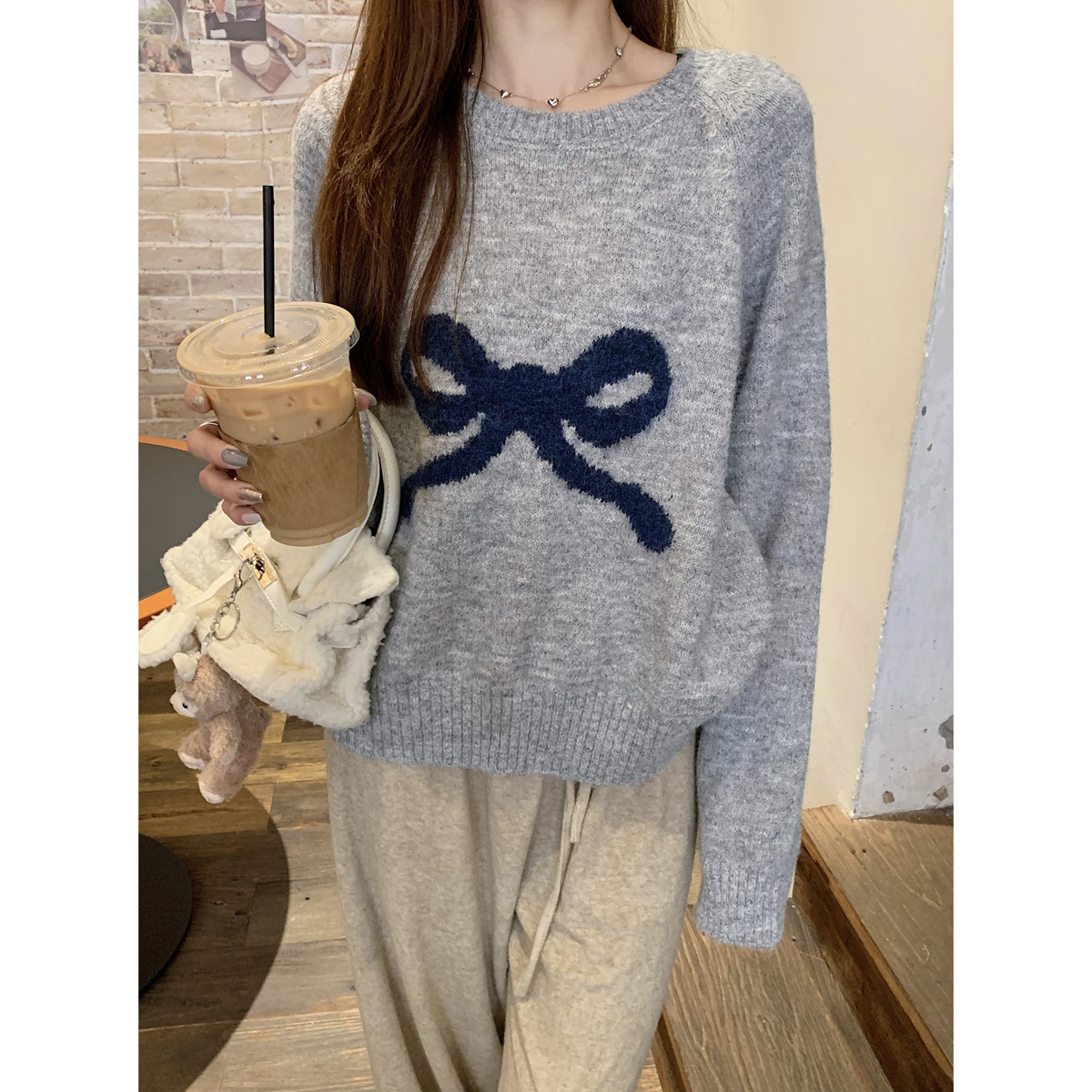 24 invierno Puyuan arco pequeño suéter gris para mujeres 2024 invierno outerwear suelto