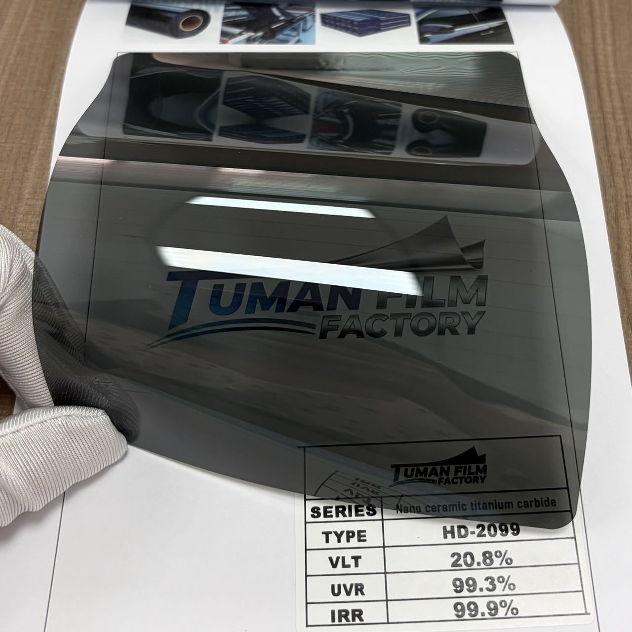 [Fabricante al por mayor] película de aislamiento térmico de automóviles nano-cerámica película de aislamiento térmico de vidrio de ventana de automóviles película de protección solar a prueba de explosiones