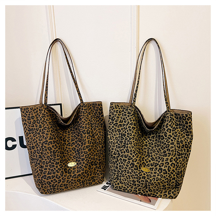 Doppelseitige Canvas-Tragetasche mit Leopardenmuster, große Kapazität, Damen-Umhängetasche im College-Stil, lässige Handtasche im City-Stil, Pendler-Tasche – Detail 24