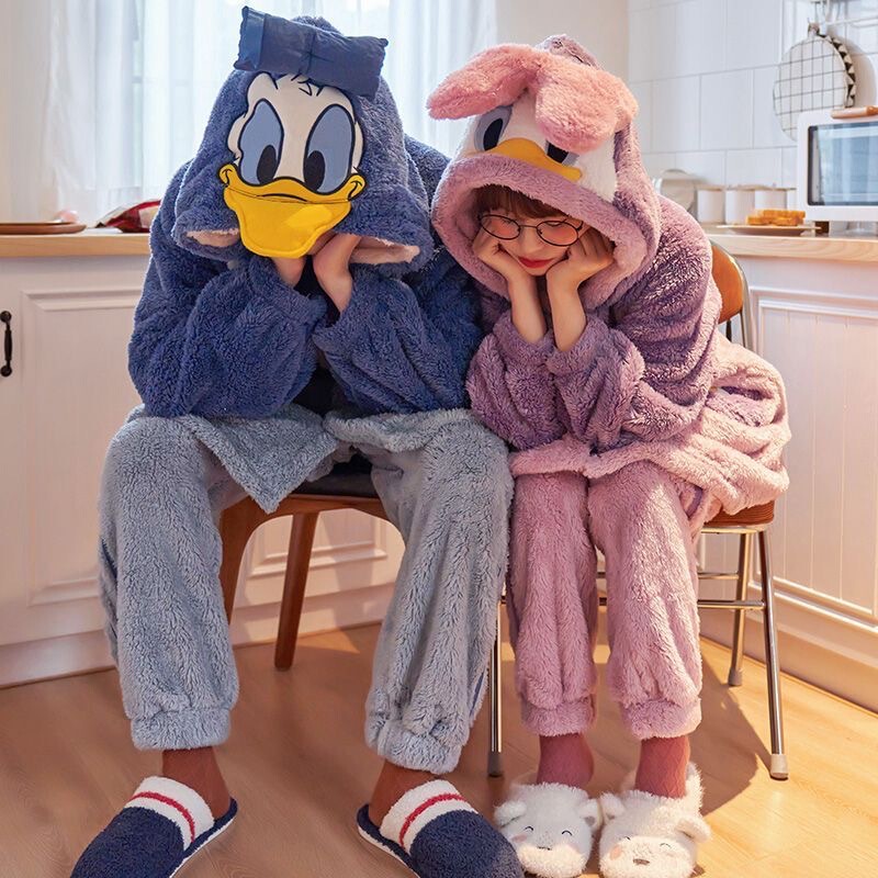 Special offer!! Coral Fleece Pajamas Autumn and Winter Thickened Nightgown Cute Donald Duck Nightgown Couple's Home Suit for Men Special offer!! Coral Fleece Pajamas Autumn and Winter Thickened Nightgown Cute Donald Duck Nightgown Couple's Home Suit for Men