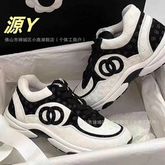 Xiaoxiangfeng C レタースポーツシューズお父さん靴女性の本革ソフトソールカジュアルシューズ女性の 2025 新しいランニングシューズ女性