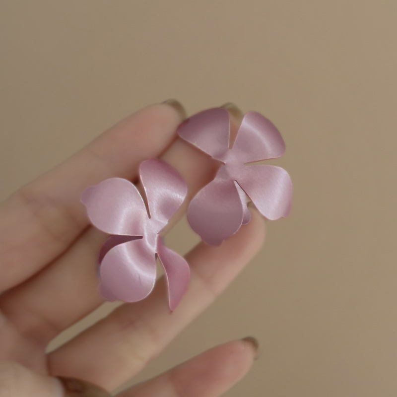 Silver needle European and American cross-border matte flower stud earrings, niche and simple style, versatile earrings, light luxury and high-end earrings for women pic 5