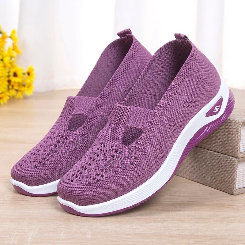 Old Beijing Cloth Shoes for Women, Non-Slip Soft Sole Wide-Footed Walking Shoes, Comfortable Loose-Fitting Single Shoes, Cloth Shoes for Middle-Aged and Elderly Mothers Old Beijing Cloth Shoes for Women, Non-Slip Soft Sole Wide-Footed Walking Shoes, Comfortable Loose-Fitting Single Shoes, Cloth Shoes for Middle-Aged and Elderly Mothers