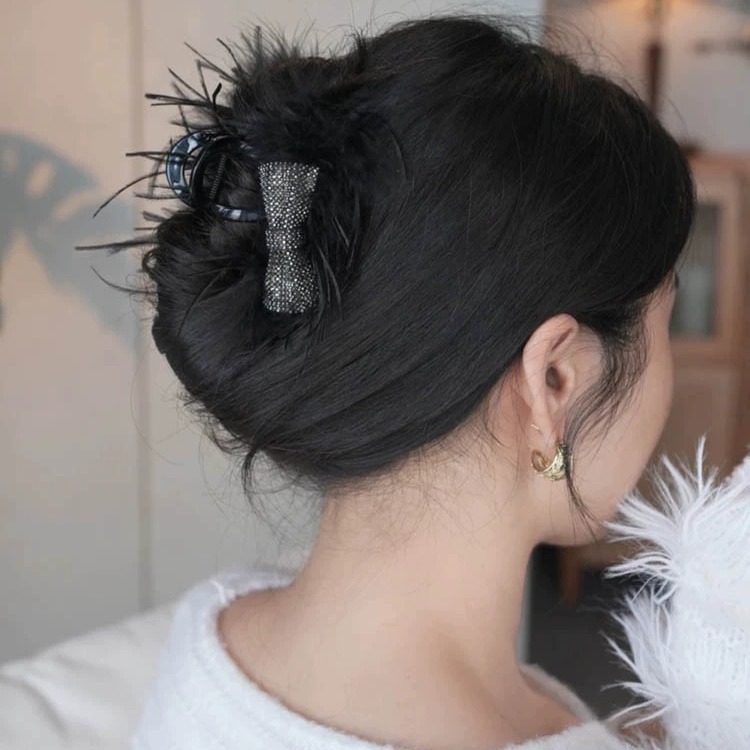 純欲ins風ダチョウ羽ヘアクリップ後頭部ヘアクリップ頭飾りサメクリップ鶏毛高級感髪飾り|undefined