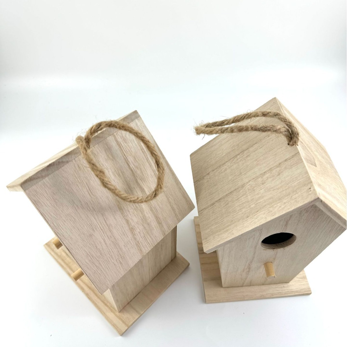 Comedero de pájaros de madera