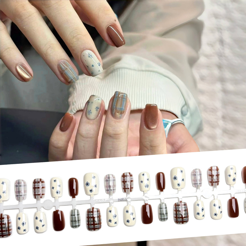 Brown Autumn Plaid Floral Ultra-Short Ladder Wearable Nails Korean Cute Little Red Book Popular Nail Art Patch Ins