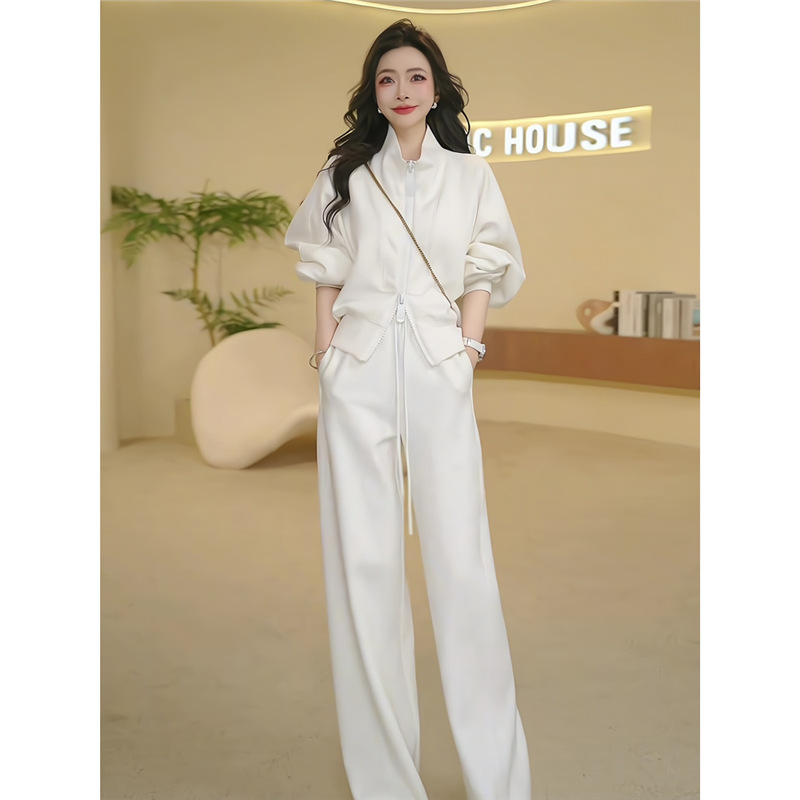 Super Nice Casual Sports Suit for Women in Autumn 2025, Super Popular, Age-Reducing, Western-Style Loose Sweatshirt, Wide-Leg Pants Two-Piece Set