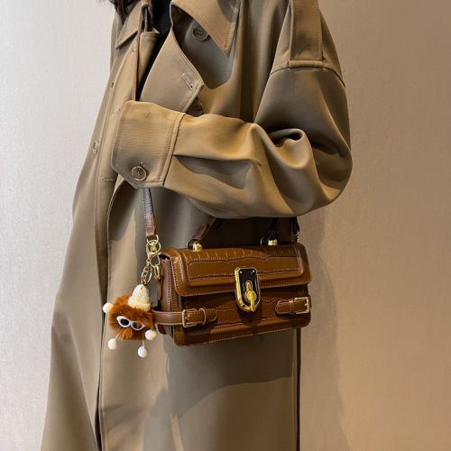 Minimalist Fashion Handbag for Women with Stone Texture Lock Fastener, Tote Bag for Commuting, Unique Retro Single Shoulder Bag