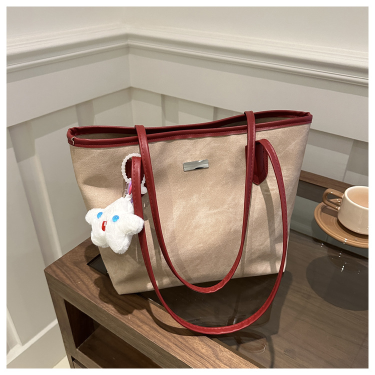 Wholesale of new large-capacity, simple and fashionable casual commuter single-shoulder bags and women's underarm bags for the summer of 2024 in foreign trade undefined