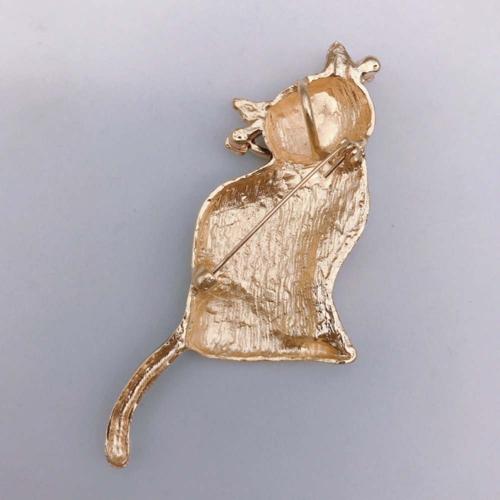 Cross-Border European and American Cute Cat Brooch for Women and Men Enamel Wearing Glasses Eating Fish Cat Corsage Pin Accessories