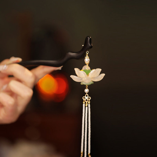 Ancient-style Chinese Hanfu peach wood lotus pearl beaded tassel hairpin, styled hair at the nape, hairpin with national trend temperament, hair accessory for women