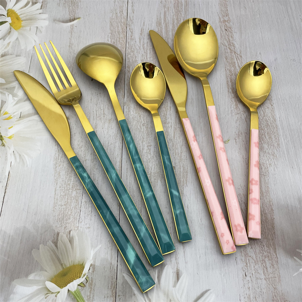 Amazon nueva venta al por mayor de acero inoxidable de madera vajilla hogar mango de plástico cuchillo, tenedor y cuchara japonés y coreano vajilla simple