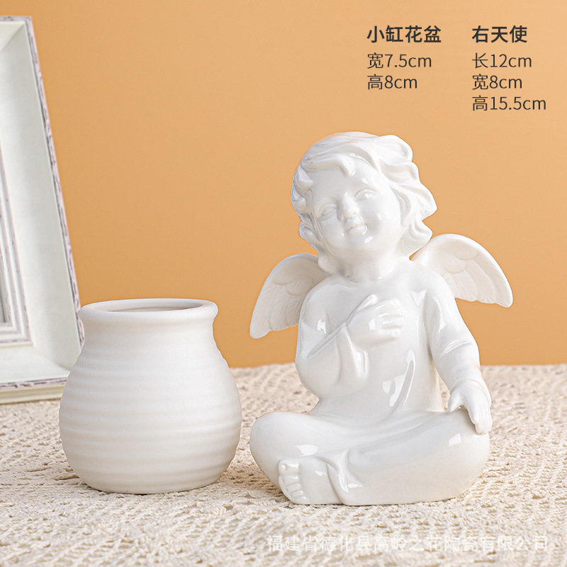 작은 꽃병 + 오른쪽 천사