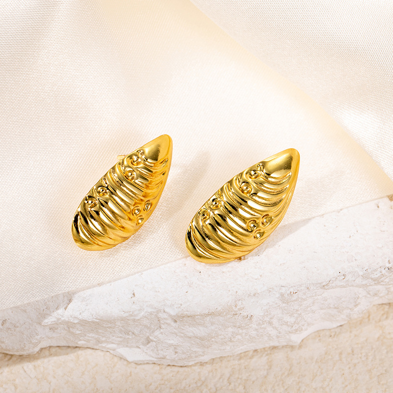 6g Weight 0.03µm Gold Plating Thickness Electroplated Gold Plating Process 201 Stainless Steel Ear Needle Material Golden Plated Plating Material Ear Studs Classification 1 Pair Quantity Daily Occasion 201 Stainless Steel Material Letter, Leaves, Heart Shape Pattern Women's Gender Elegant Style Plating Craft Titanium Steel Letter Leaves Heart Shape Elegant Ear Studs For Women's 8