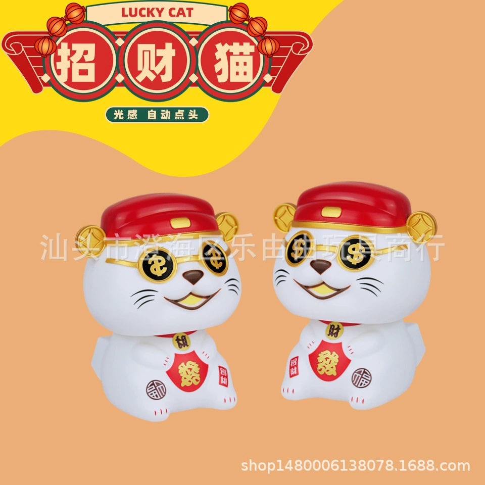 Свет солнечной автоматически кивает богом богатства мяу удачи кота