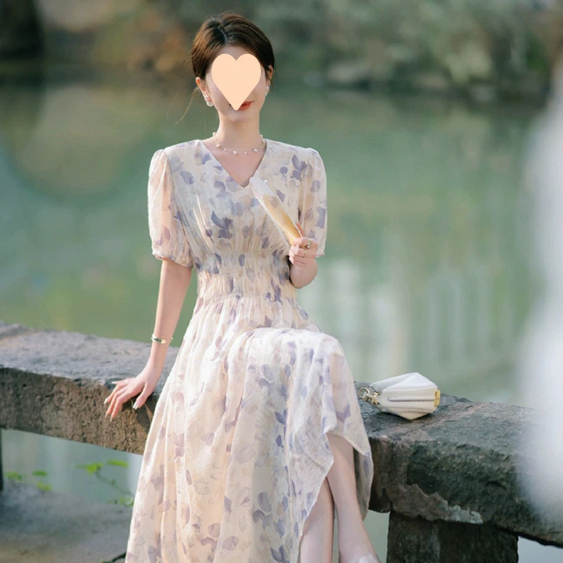 Летнее платье в французском стиле с нежным цветочным принтом, длинная юбка, скрывающая живот и талию, для отдыха на море, коллекция 2025 года.