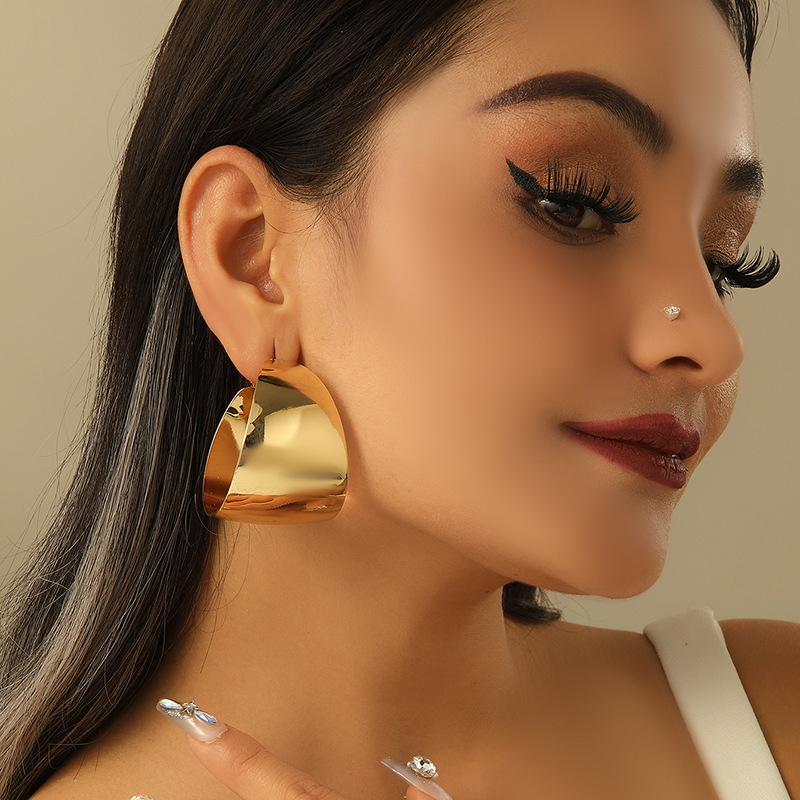 European and American cross-border hot sale light luxury trendy geometric circle earrings female Net red temperament retro earrings niche in stock