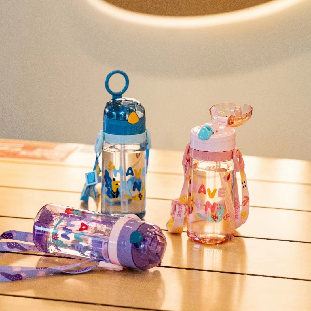 Fuente fábrica tianyi 0943 taza de paja de los niños diversión taza de agua estudiante carta de plástico taza correa doble taza de bebida