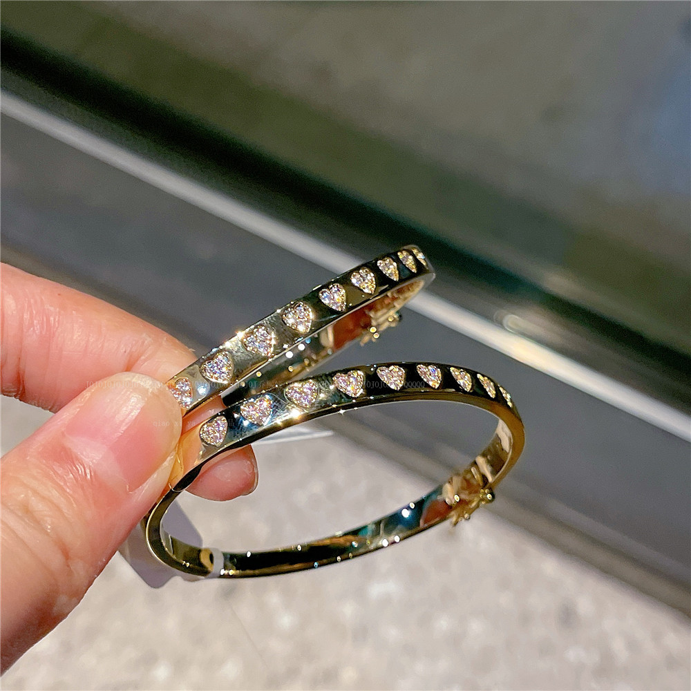 Light luxury and all match golden high end sense full of diamond heart shaped love bracelet ins style trendy high end sense bracelet bracelet 6_voghion.com