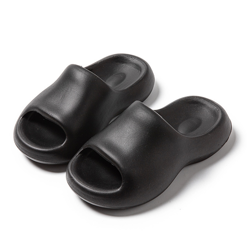 Zapatillas mujer transpirable fondo grueso y suave eva hogar interior antideslizante y desodorante ropa exterior de baño verano sandalias y zapatillas de hombre al por mayor