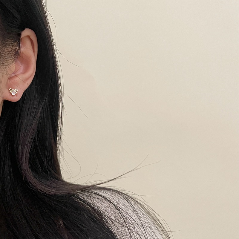 Elegant sophisticated small cute design earrings with bow