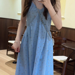 夏日绝美吊带连衣裙子女夏季2025年新款海边度假法式气质绝美长裙