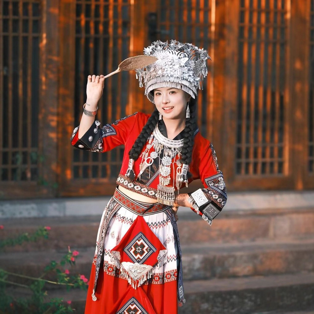 贵州苗寨苗族服装女云南侗族少数民族服饰瑶族土家族舞蹈服演出服