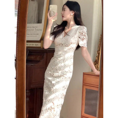 高级感气质蕾丝白色连衣裙女士2025夏季法式别致名媛修身显瘦裙子