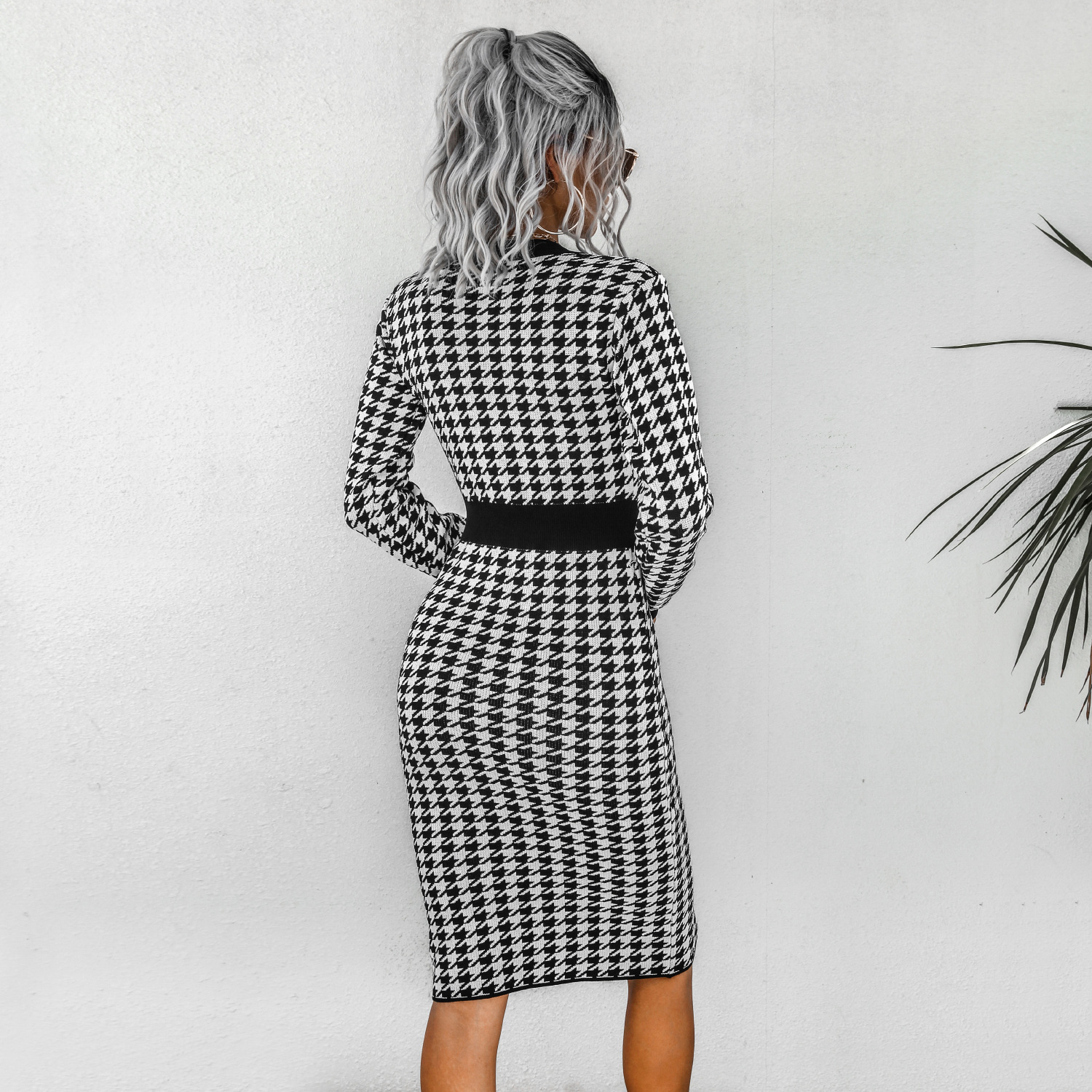 Houndstooth Contrast V-Neck Knitted Dress NSMY84398