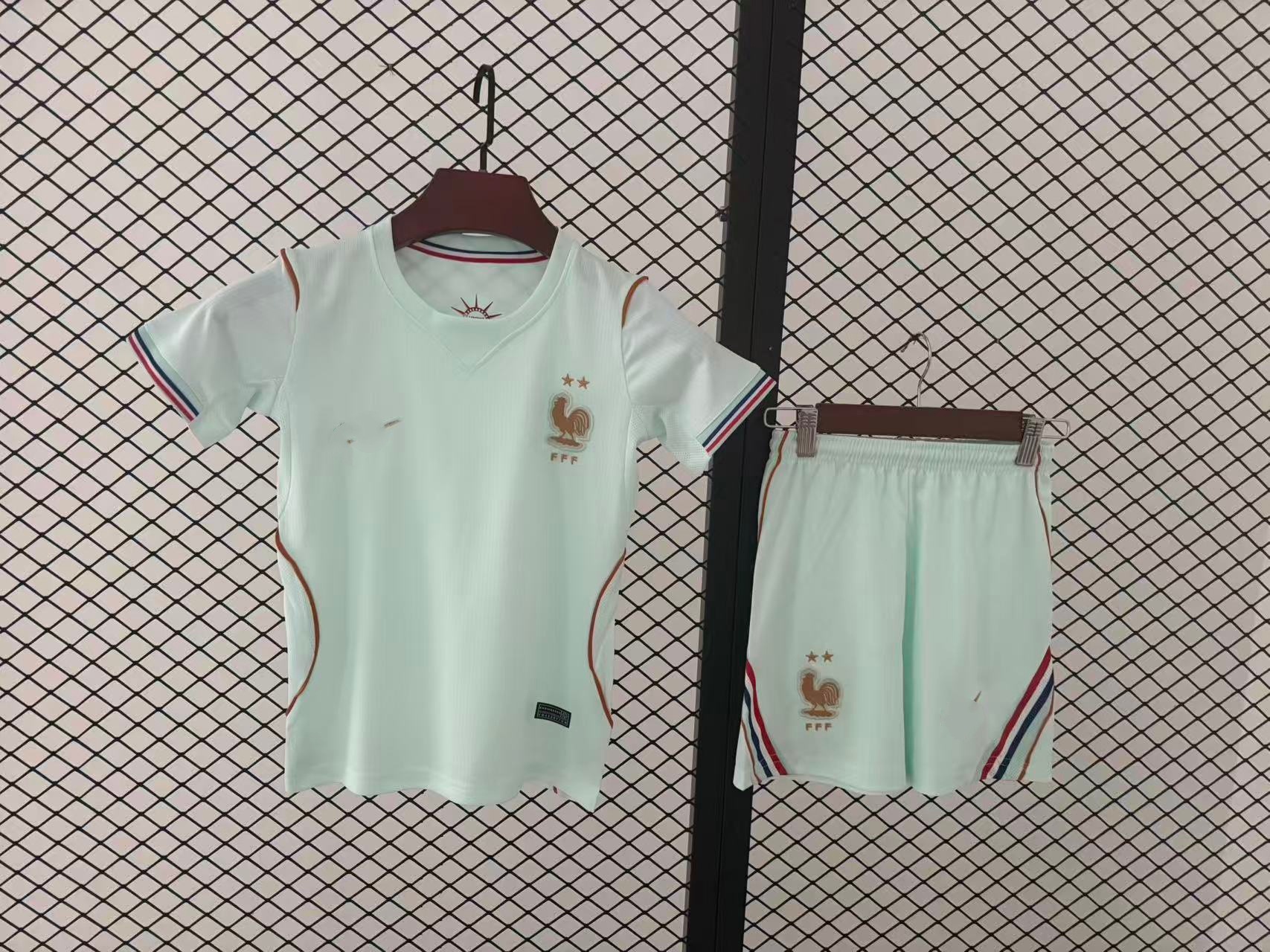 2627 ropa infantil Francia fuera de casa
