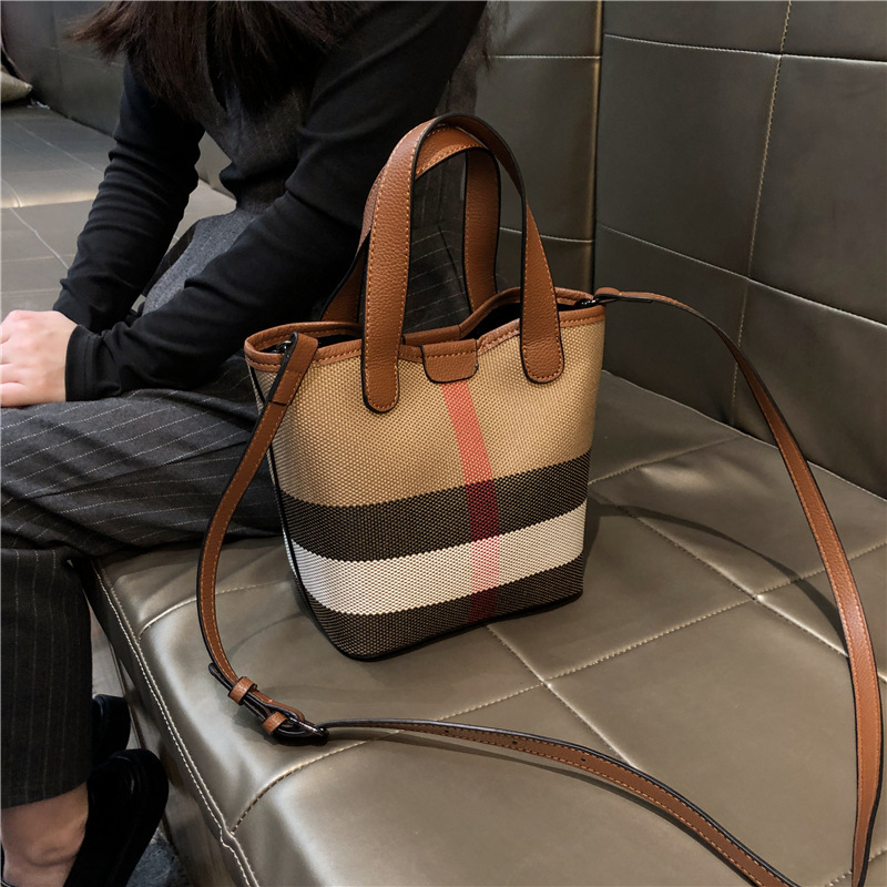 Super Trendy Light Luxury Plaid Fashion Bucket Bag for Women 2026 New Model Versatile High-End Handbag Shoulder Crossbody Bag Super Trendy Light Luxury Plaid Fashion Bucket Bag for Women 2026 New Model Versatile High-End Handbag Shoulder Crossbody Bag
