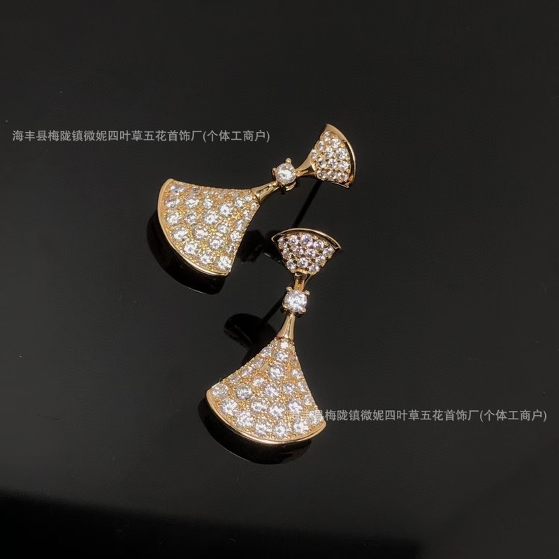 V ゴールド スカート シェイプ イヤリング レディース 18K ローズゴールドメッキ ダイヤモンドとマザーオブパール カーネリアン シェイプ イヤリング|undefined