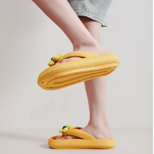Factory wholesale poop slippers, home indoor thick bottom, men and women's bathroom, soft bath, home people's word sandals