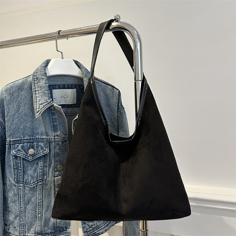Vintage Women's Shoulder Bag Large Capacity Simple Underarm Tote_voghion.com