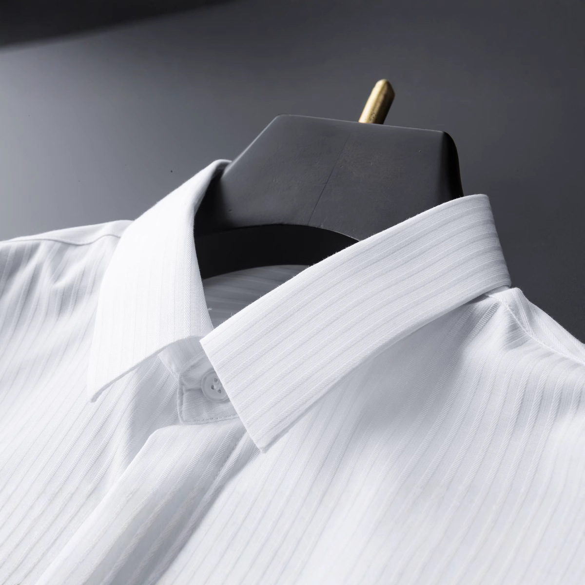 Áo sơ mi nam dài tay sọc Jacquard cổ nhọn dáng ôm — Màu trắng