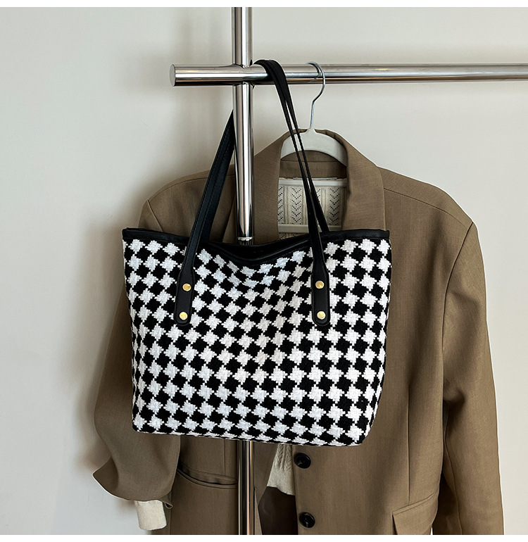 Casual commuting women's bag 2025 Spring checkered simple, stylish and trendy single-shoulder crossbody bag tote bag undefined