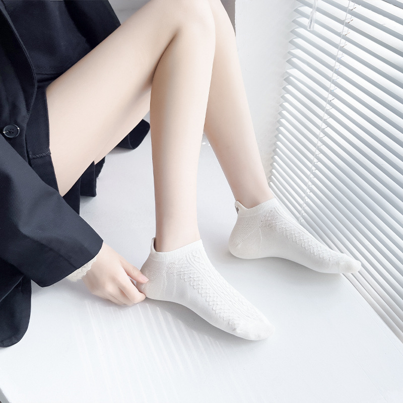 Las calcetines de barco de verano delgadas antibacterianas y respirables calcetines de algodón bordados osos invisibles Zhuangyan al por mayor